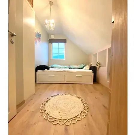 Romslig Hus I Villa